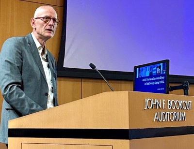 Prof Andreas Obermair at a lecture stand